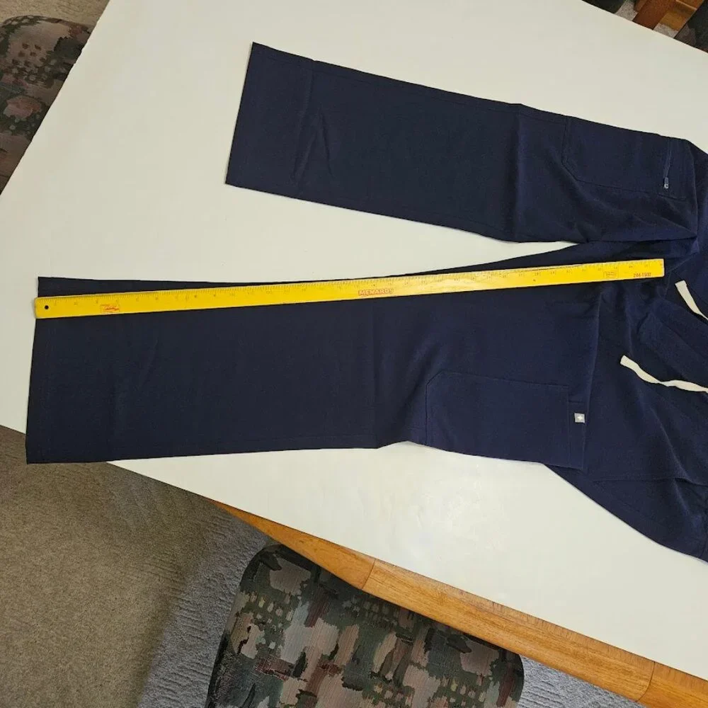 NWT Figs Men’s Cairo Cargo Pants Scrubs Navy XXL